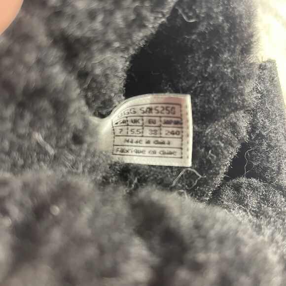 UGG Tall Winter Boots Size 7 EU 38 Black Leather Sheepskin - Picture 6 of 6